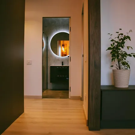 Apartment By The Nr 9
